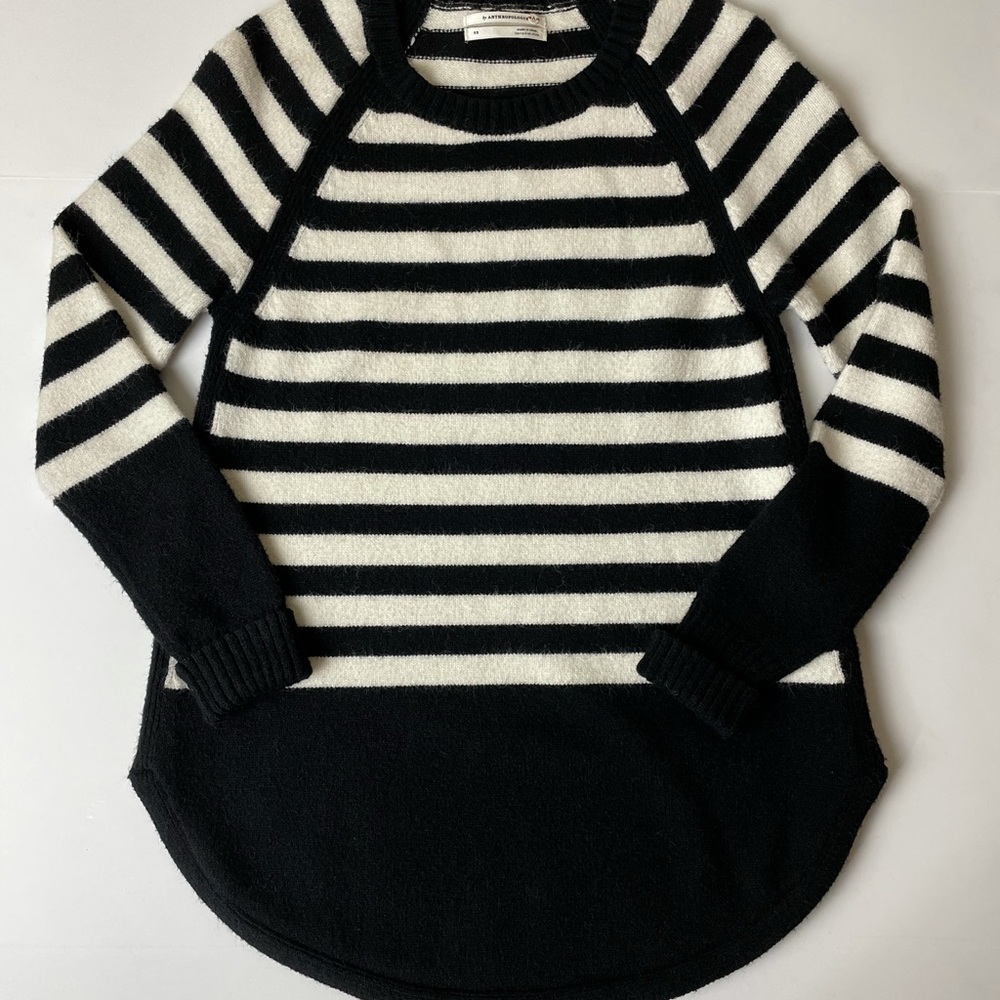 Anthropologie black & white tunic sweater